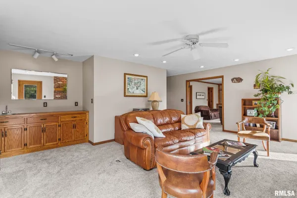 $530,000 | 2000 Oak Creek Road, Springfield, IL 62704