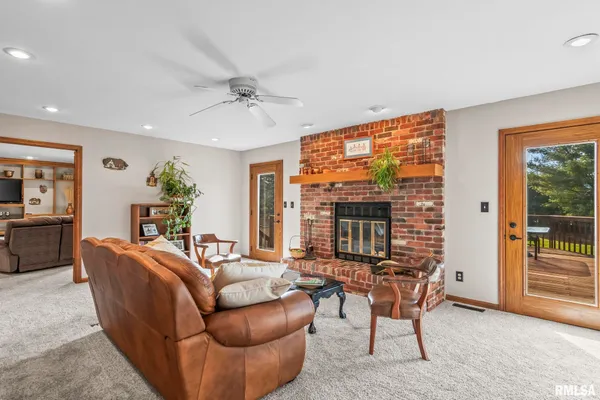 $530,000 | 2000 Oak Creek Road, Springfield, IL 62704