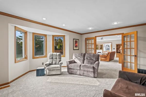 $530,000 | 2000 Oak Creek Road, Springfield, IL 62704