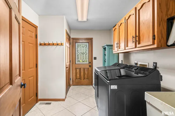 $530,000 | 2000 Oak Creek Road, Springfield, IL 62704