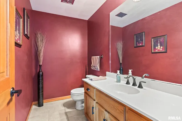 $530,000 | 2000 Oak Creek Road, Springfield, IL 62704