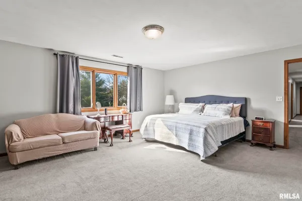 $530,000 | 2000 Oak Creek Road, Springfield, IL 62704