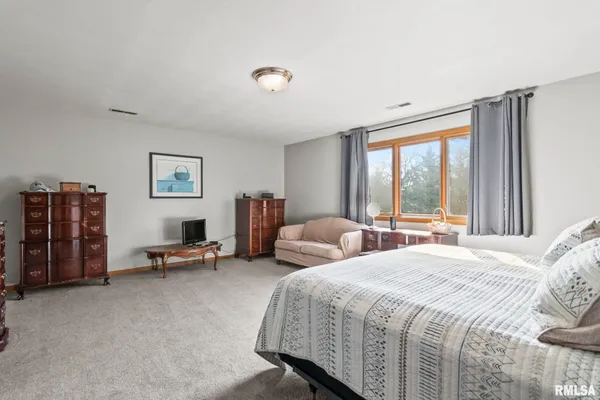 $530,000 | 2000 Oak Creek Road, Springfield, IL 62704