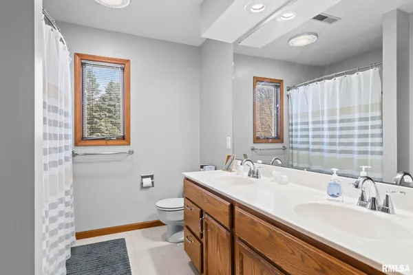 $530,000 | 2000 Oak Creek Road, Springfield, IL 62704