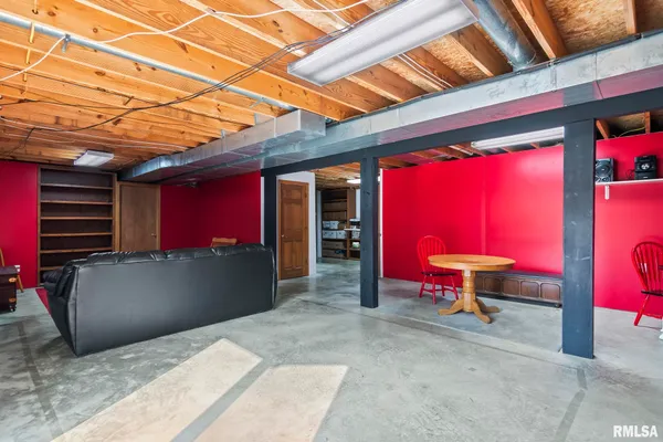 $530,000 | 2000 Oak Creek Road, Springfield, IL 62704