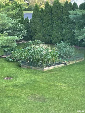 $530,000 | 2000 Oak Creek Road, Springfield, IL 62704