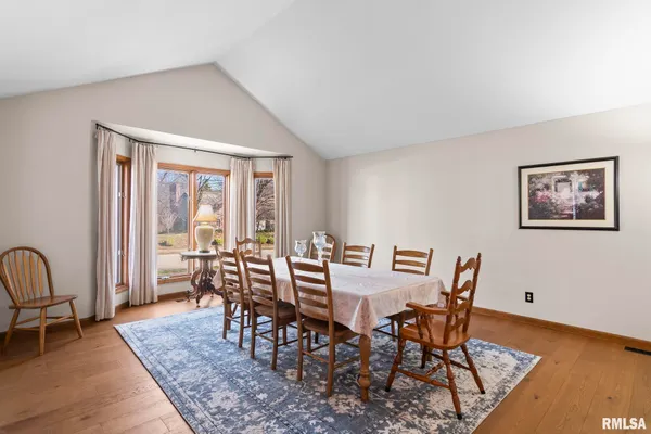 $530,000 | 2000 Oak Creek Road, Springfield, IL 62704