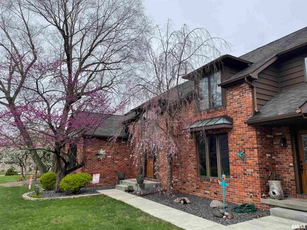 $530,000 | 2000 Oak Creek Road, Springfield, IL 62704