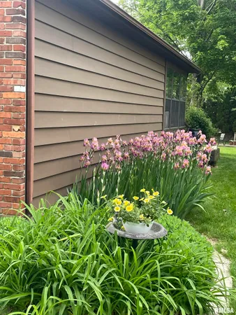 $530,000 | 2000 Oak Creek Road, Springfield, IL 62704