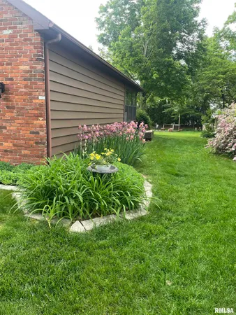 $530,000 | 2000 Oak Creek Road, Springfield, IL 62704