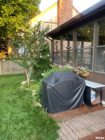 $530,000 | 2000 Oak Creek Road, Springfield, IL 62704