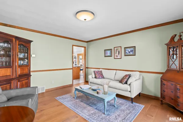 $530,000 | 2000 Oak Creek Road, Springfield, IL 62704