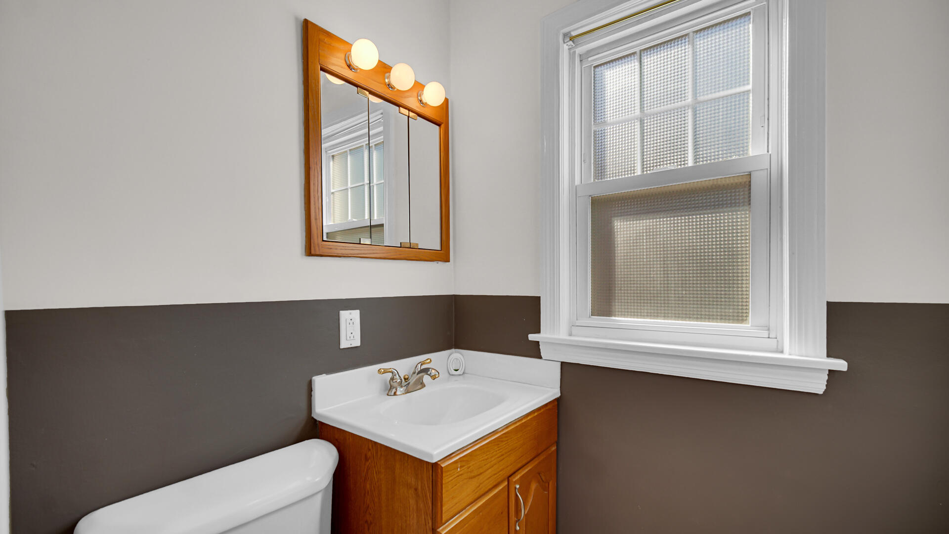 222 Beacon Place Munster, IN 46321 - Photo 15 of 30 a utility room with a window