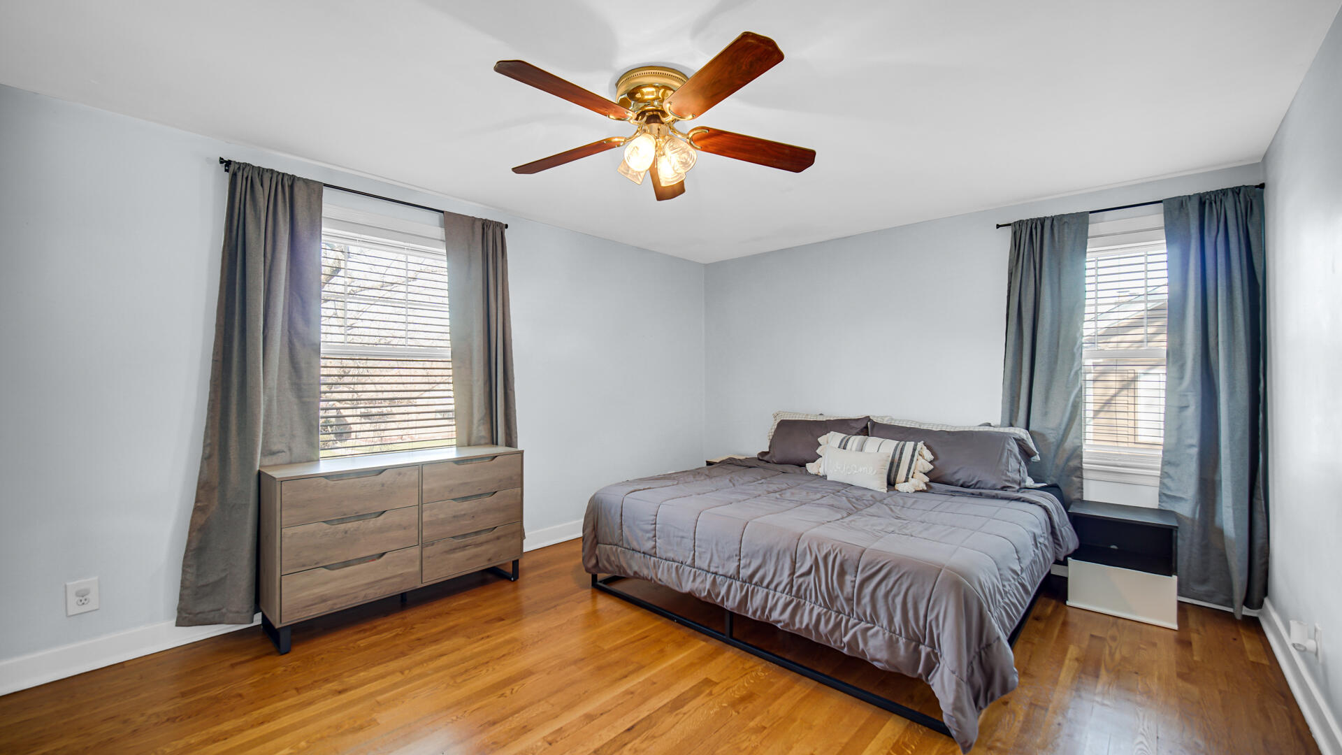 222 Beacon Place Munster, IN 46321 - Photo 18 of 30 a bedroom with a large bed and a window