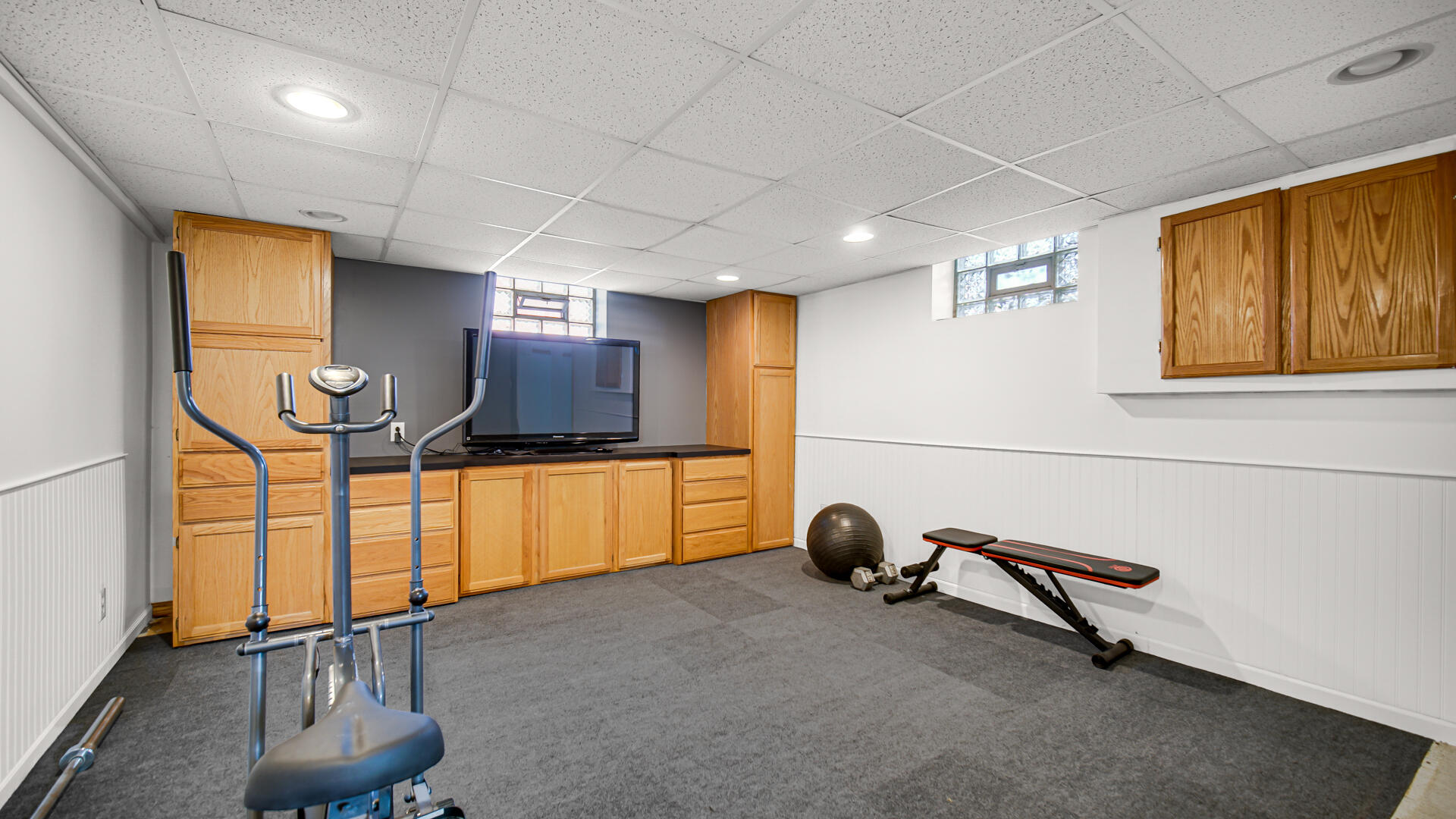 222 Beacon Place Munster, IN 46321 - Photo 21 of 30 a view of a room with gym equipment