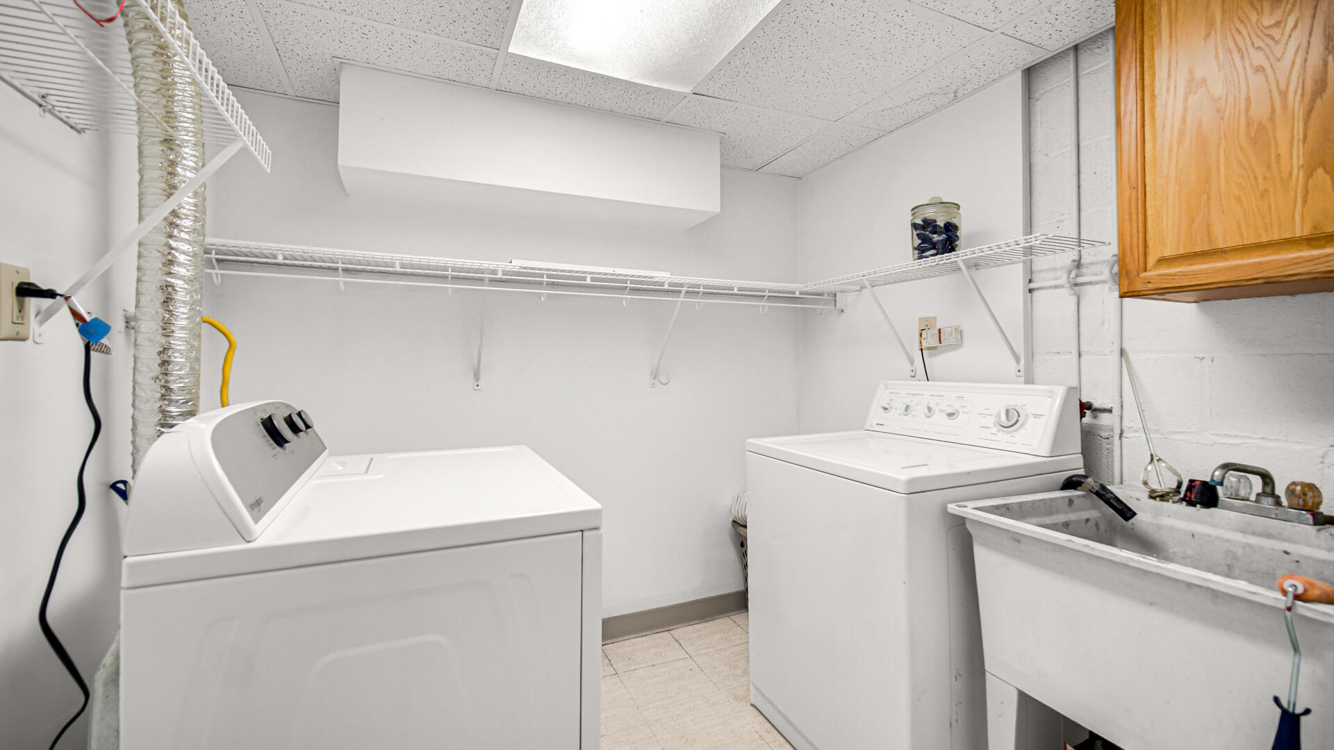222 Beacon Place Munster, IN 46321 - Photo 24 of 30 a utility room with dryer and washer