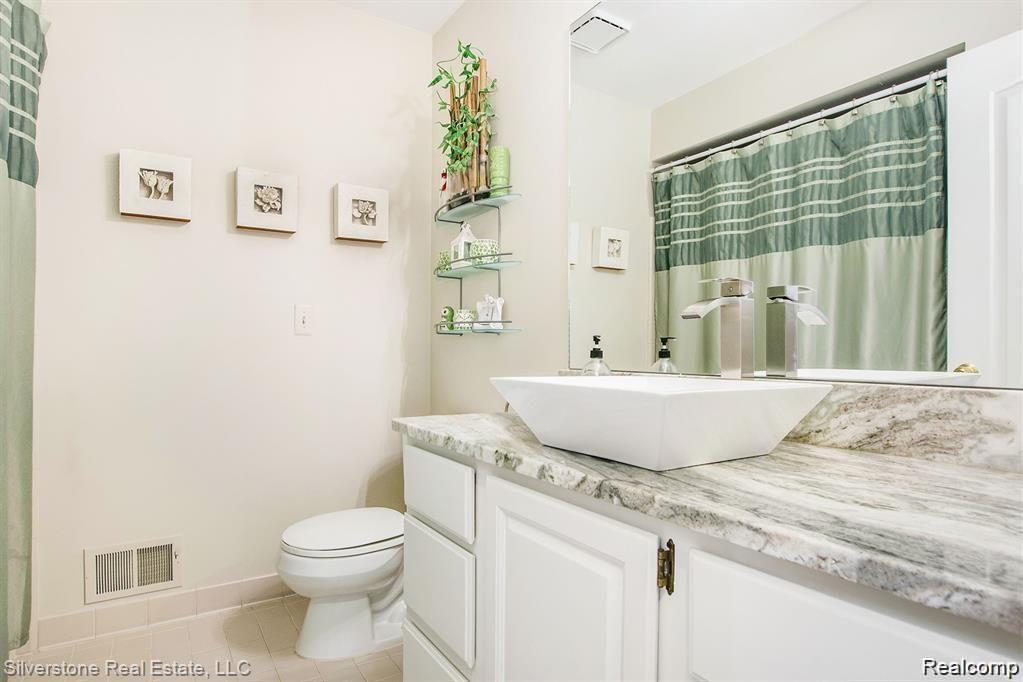 695 Peach Tree Lane Rochester Hills, MI 48306 - Photo 30 of 40
