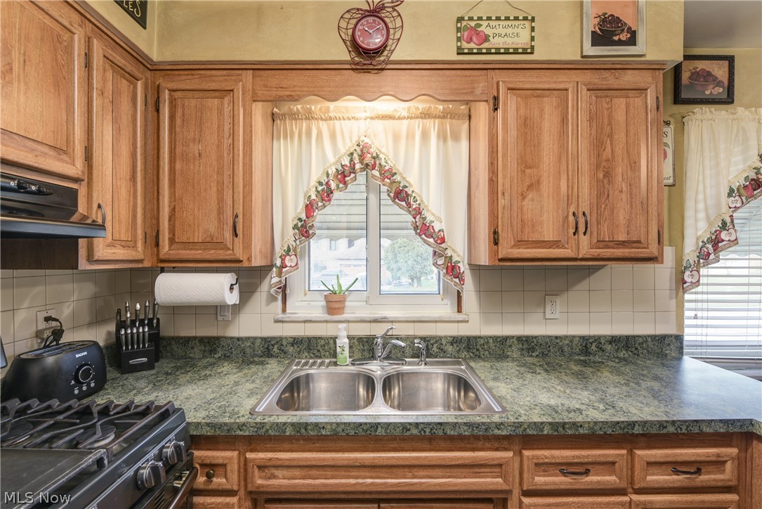 1301 Sagamore Road Cleveland, OH 44134 - Photo 12 of 30
