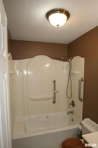 $225,000 | 801 Heritage Drive, Mackinaw, IL 61755