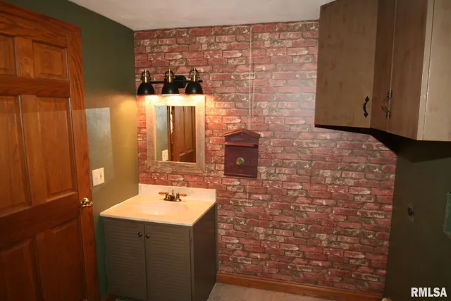 $225,000 | 801 Heritage Drive, Mackinaw, IL 61755