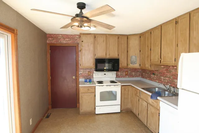 $225,000 | 801 Heritage Drive, Mackinaw, IL 61755