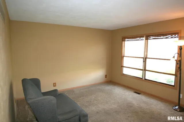 $225,000 | 801 Heritage Drive, Mackinaw, IL 61755