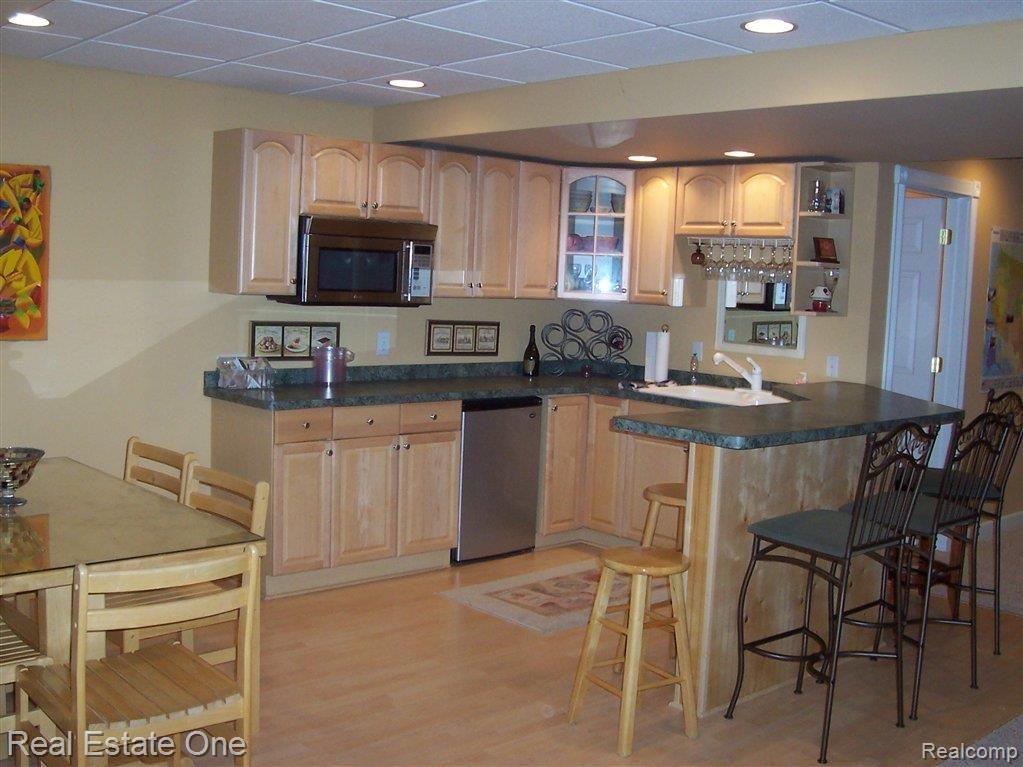 4080 Holly Lane Rochester, MI 48306 - Photo 21 of 25 Wow! Kitchen great for Parties!