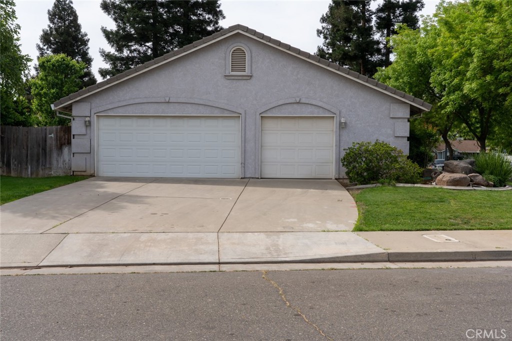 3546 Joerg Avenue Merced, CA 95340 - Photo 7 of 51 a front view of house with garage and yard