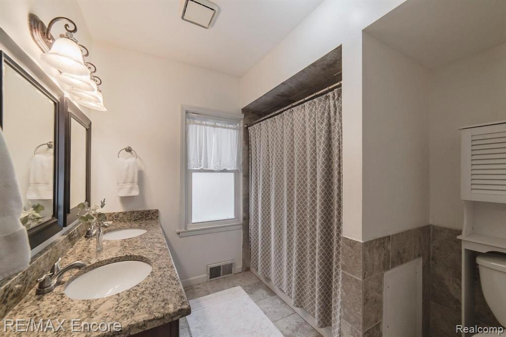 2875 Devondale Road Rochester, MI 48309 - Photo 23 of 42