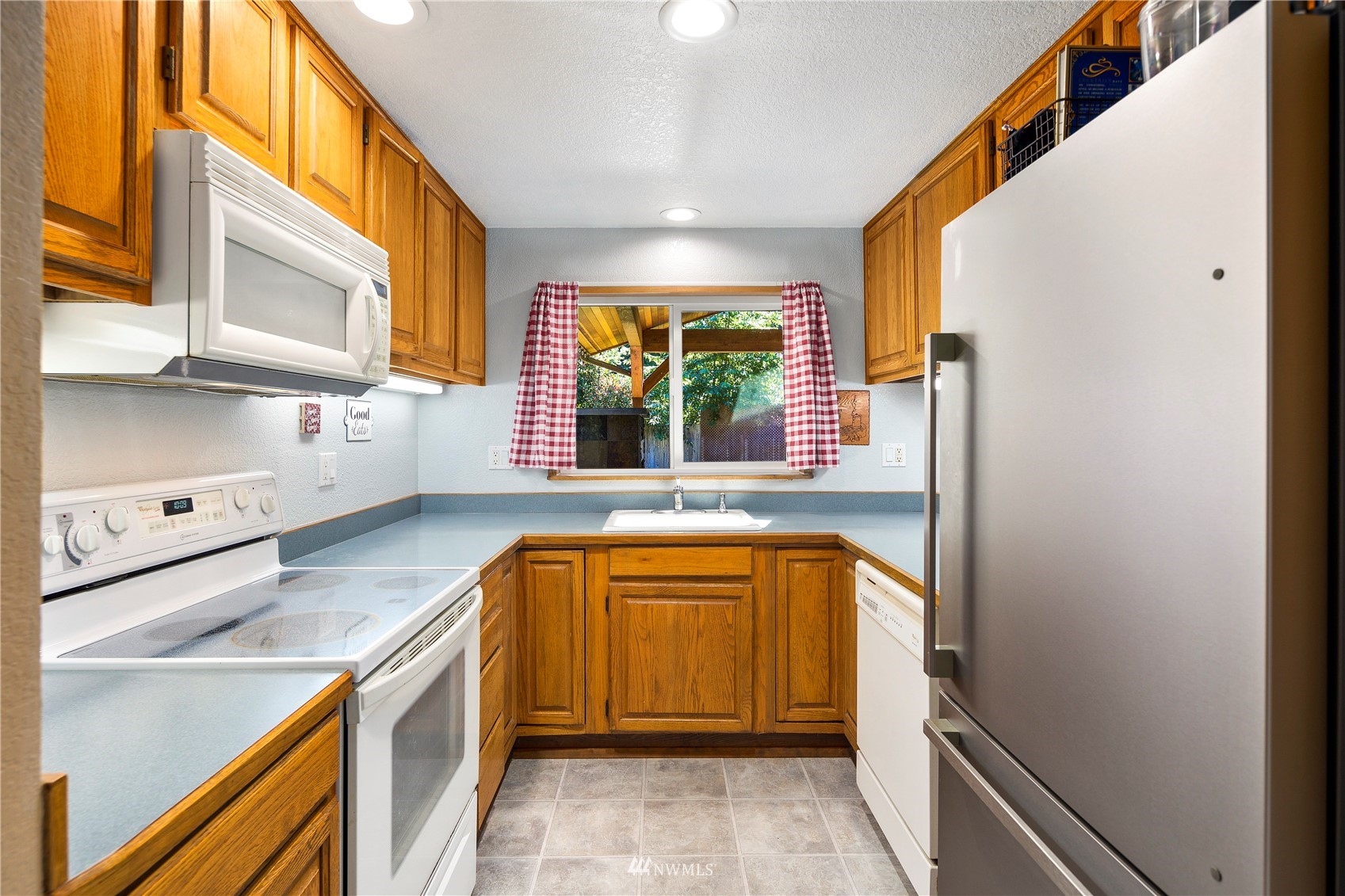 11715 Ingraham Road Snohomish, WA 98290 - Photo 9 of 38 a kitchen with a refrigerator and a sink