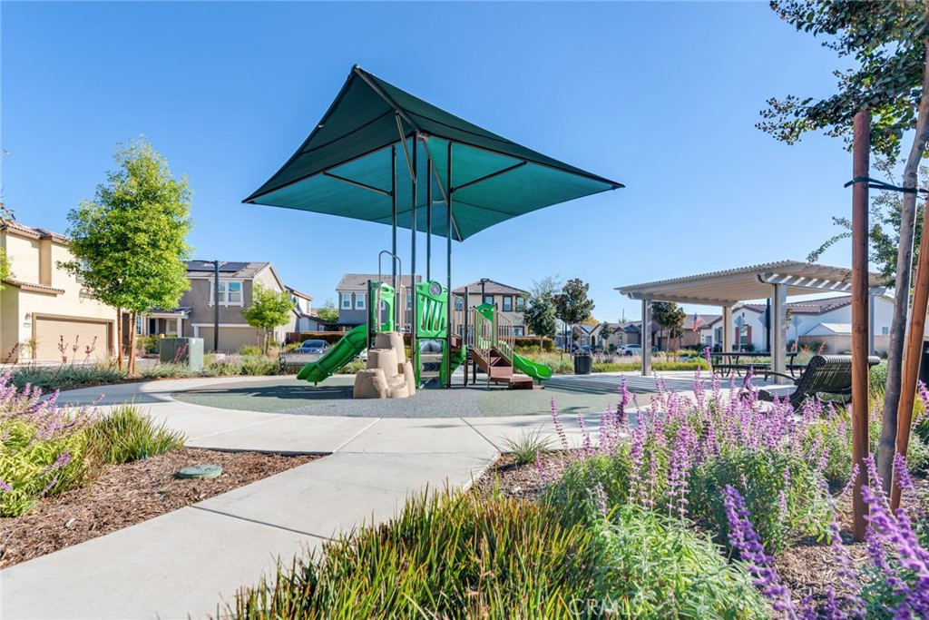 4247 Bravado Court Riverside, CA 92505 - Photo 32 of 33 a view of a backyard with under an umbrella