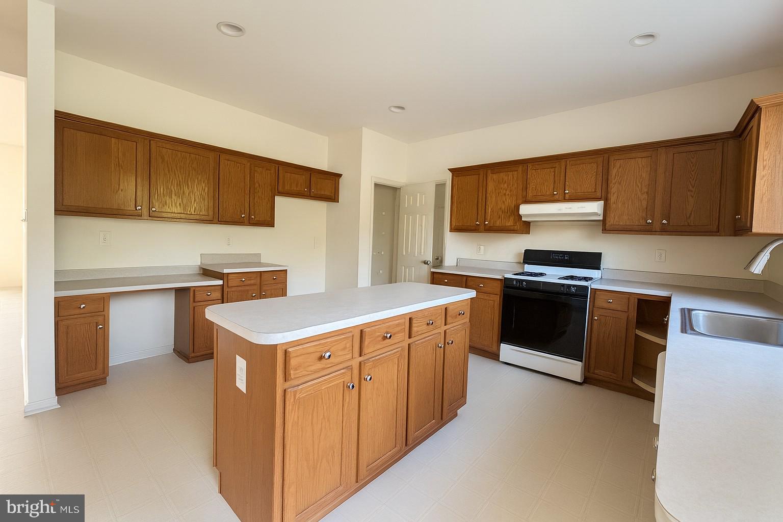 39 Tynemouth Drive Lumberton, NJ 08048 - Photo 9 of 22 a kitchen that has a sink and a stove in it