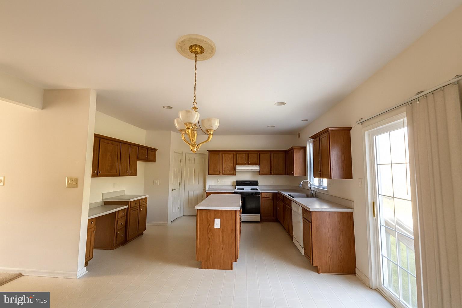 39 Tynemouth Drive Lumberton, NJ 08048 - Photo 10 of 22 a kitchen with stainless steel appliances granite countertop a refrigerator a sink dishwasher a oven with a dining table and chairs