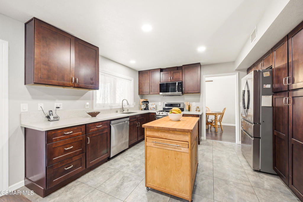 6524 Menlo Street Simi Valley, CA 93063 - Photo 13 of 51