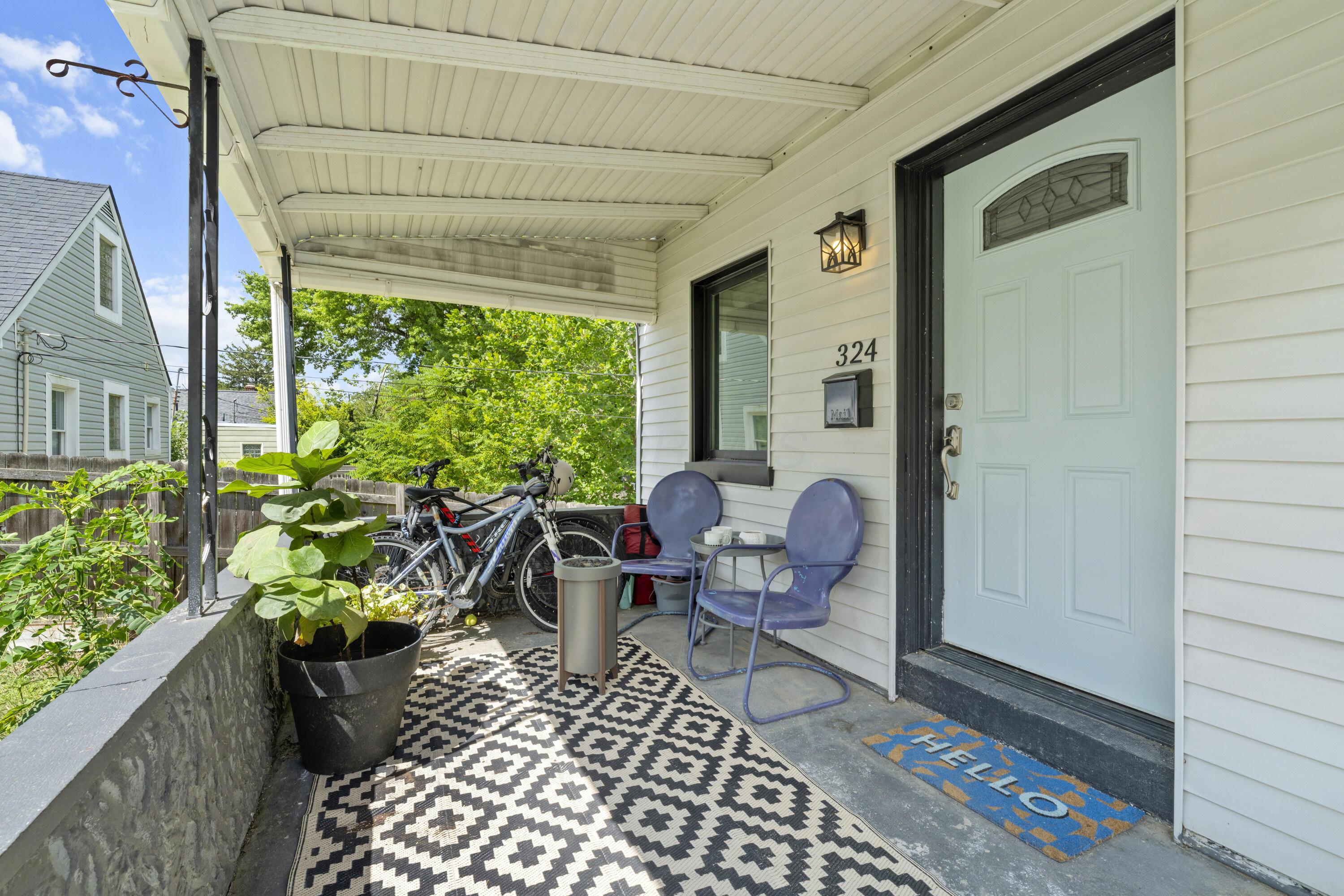 324 Chase Road Columbus, OH 43214 - Photo 3 of 41 Front porch