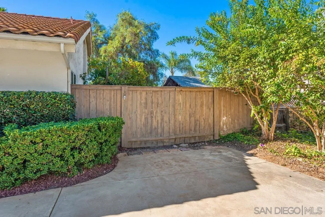 12904 Stone Canyon Road Poway, CA 92064 - Photo 5 of 72 a backyard of a house with lots of green space