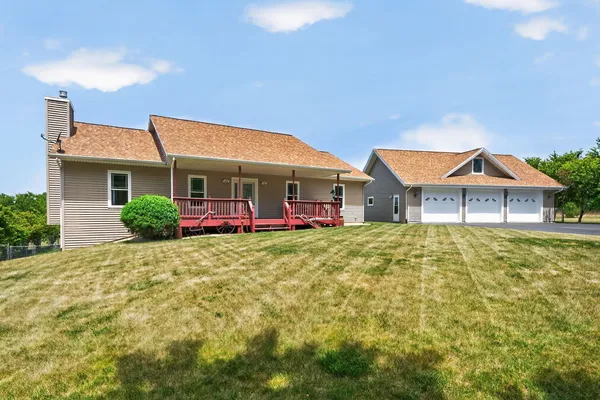 $465,000 | 6880 East Cherry Hill Road, Ridott, IL 61067