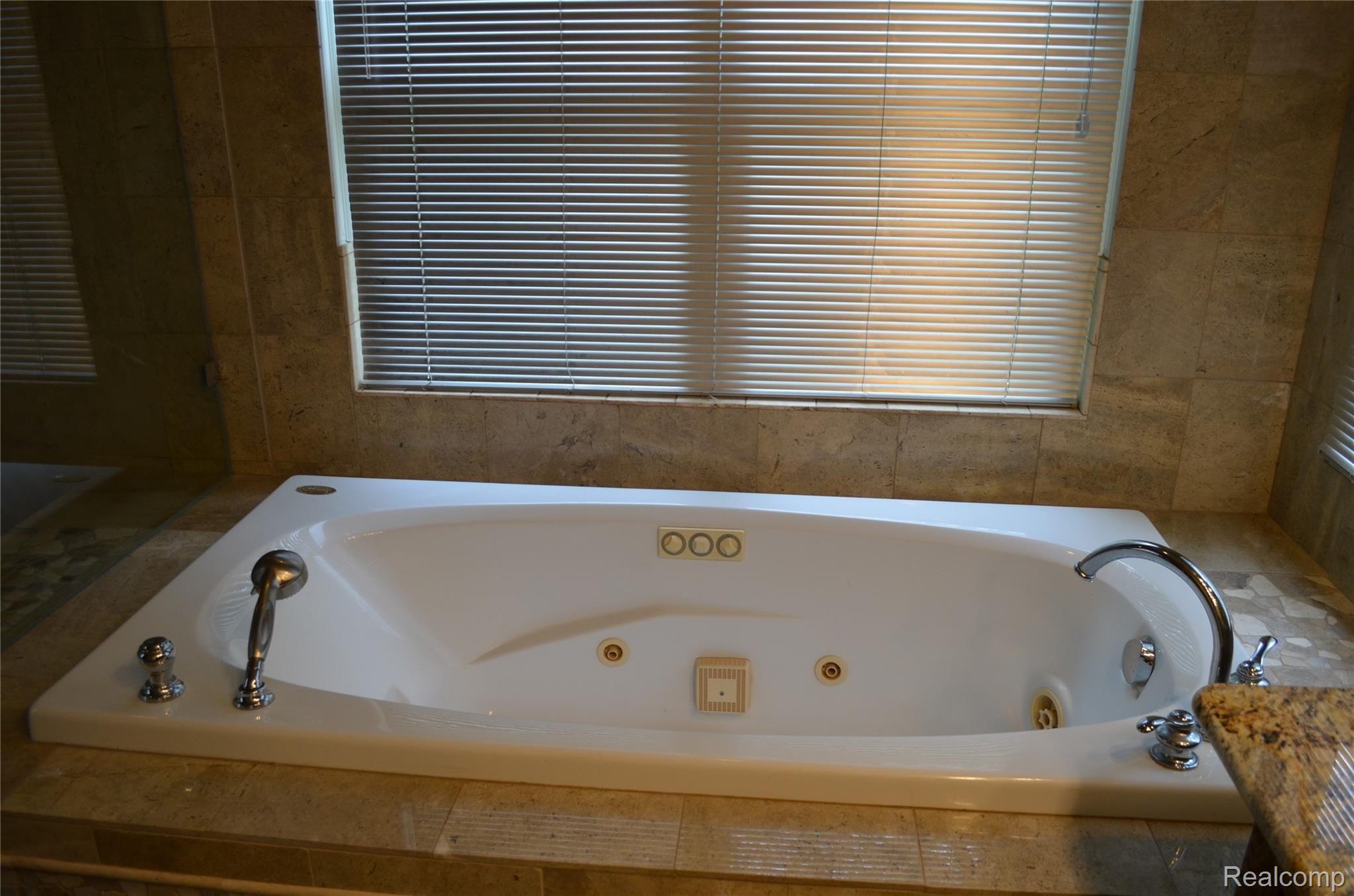 5036 Bullard Road Fenton, MI 48430 - Photo 26 of 62 DSC_0064.JPG