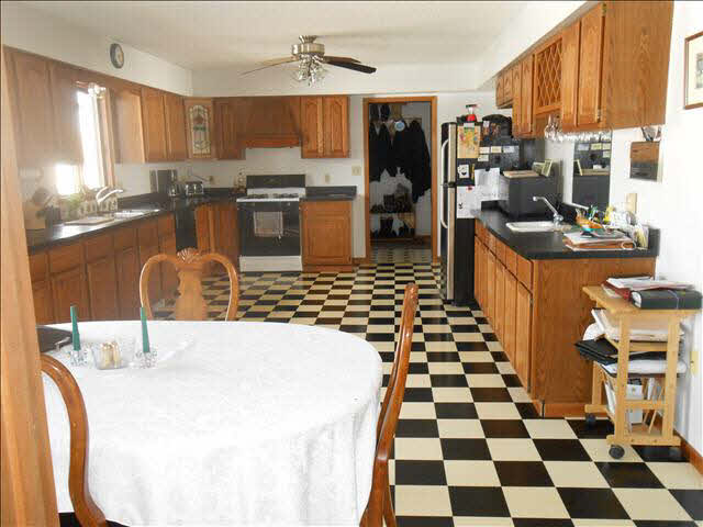 8699 US Turnpike Road Newport, MI 48166 - Photo 11 of 20 20346400-10.JPG