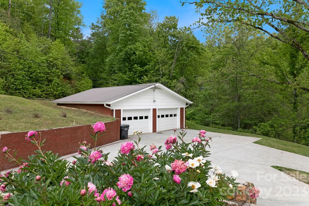 1861 Shoal Creek Road Balsam Grove, NC 28708 - Photo 16 of 48 Gallery Image 16