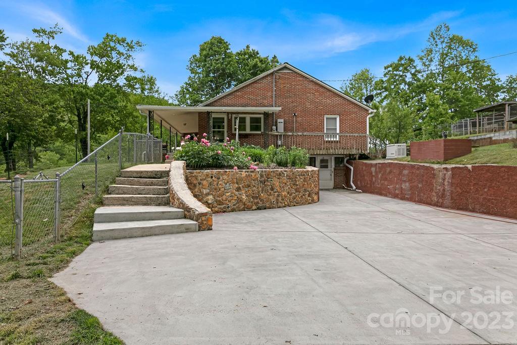 1861 Shoal Creek Road Balsam Grove, NC 28708 - Photo 10 of 48 Gallery Image 10