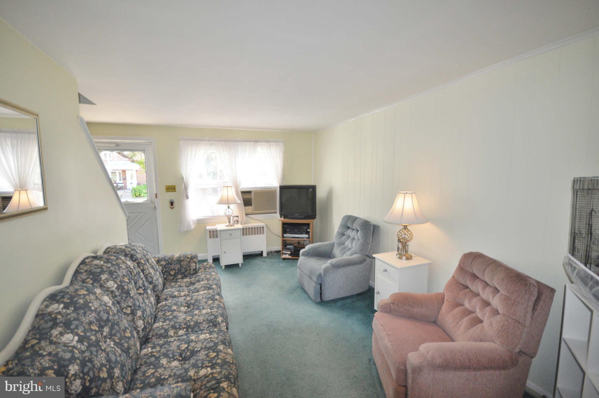1216 Haverhill Road Baltimore, MD 21229 - Photo 6 of 30 Living Room