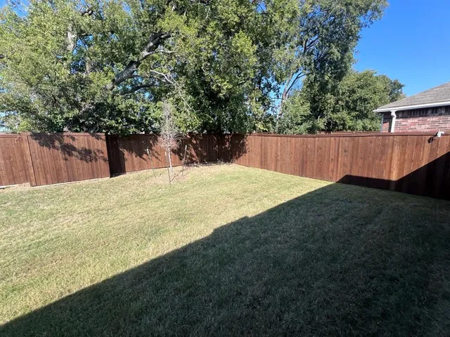 a view of back yard of the house