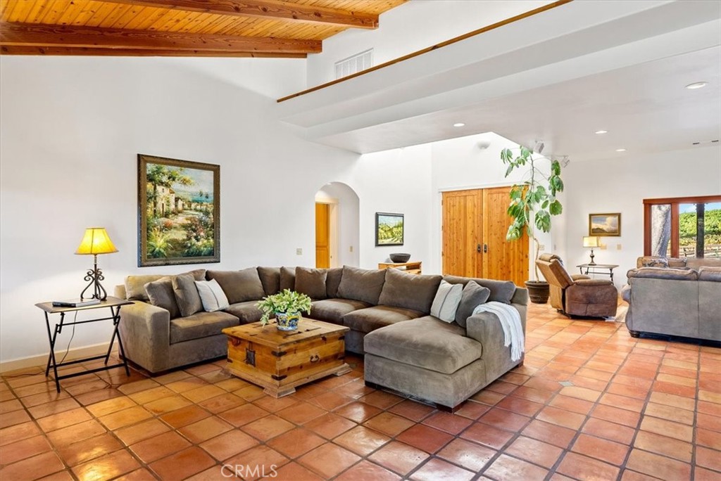 5745 Iron Gate Road Paso Robles, CA 93446 - Photo 11 of 58 Great Room and Entry Area