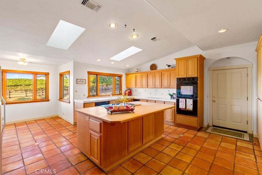 5745 Iron Gate Road Paso Robles, CA 93446 - Photo 20 of 58 Kitchen and Breakfast Nook Area
