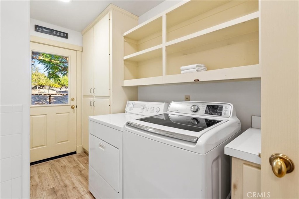 5745 Iron Gate Road Paso Robles, CA 93446 - Photo 35 of 58 Laundry Room/Mud Room