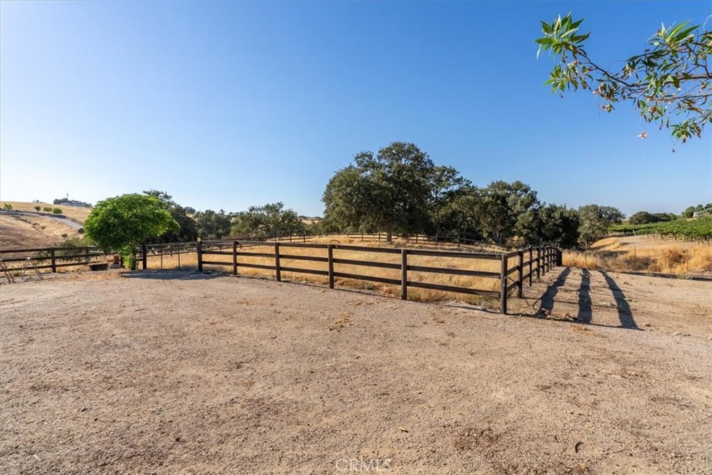 5745 Iron Gate Road Paso Robles, CA 93446 - Photo 43 of 58 Small arena or turn out.