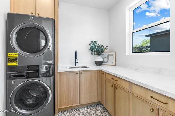 $1,845,000 | 4852 East Piccadilly Road, Phoenix, AZ 85018