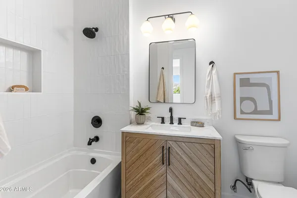 $1,845,000 | 4852 East Piccadilly Road, Phoenix, AZ 85018