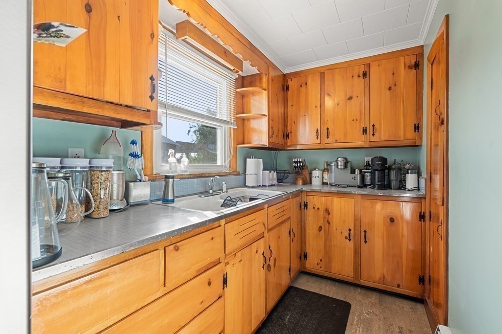 5 Strathmore Road Haverhill, MA 01832 - Photo 7 of 29 Gallery Image 7